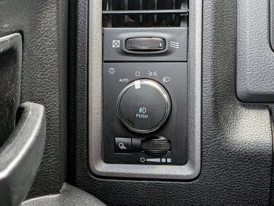 2019 RAM 1500 Classic Express 4x2 Crew Cab 5'7" Box