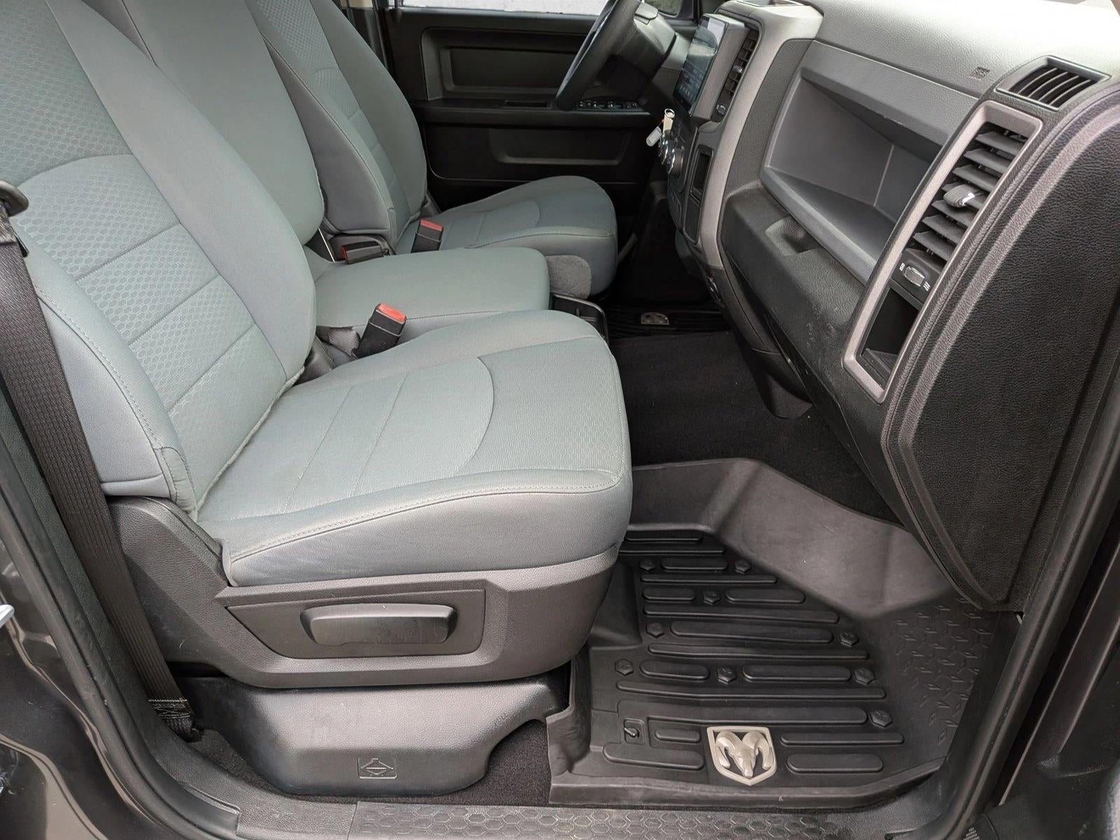 2019 RAM 1500 Classic Express 4x2 Crew Cab 5'7" Box