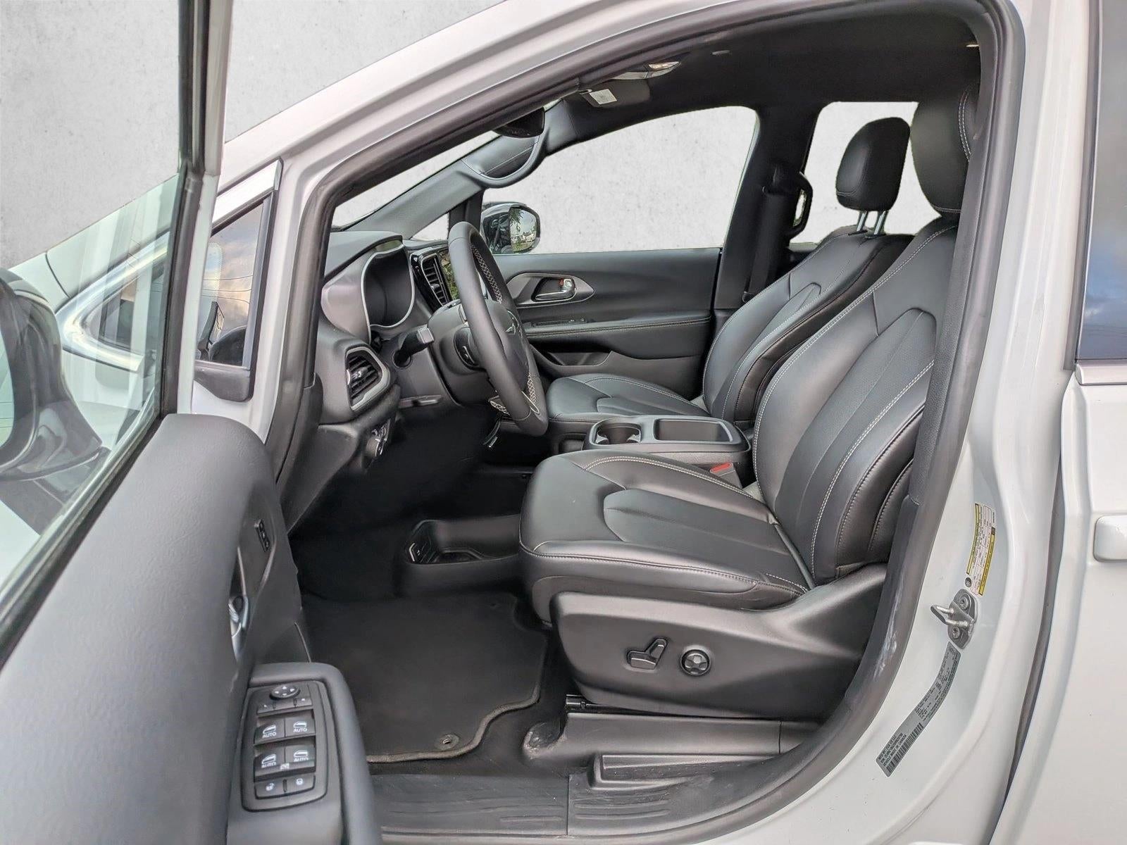 2025 Chrysler Pacifica Select FWD