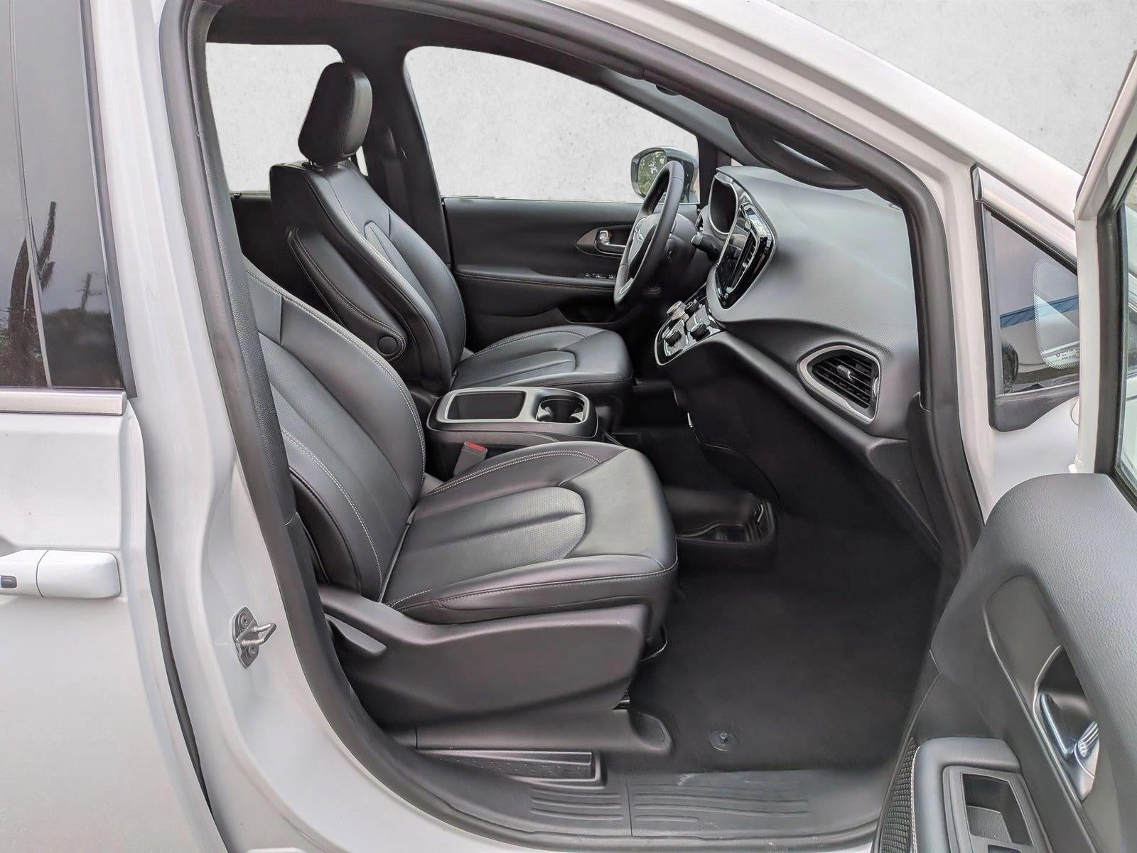 2025 Chrysler Pacifica Select FWD