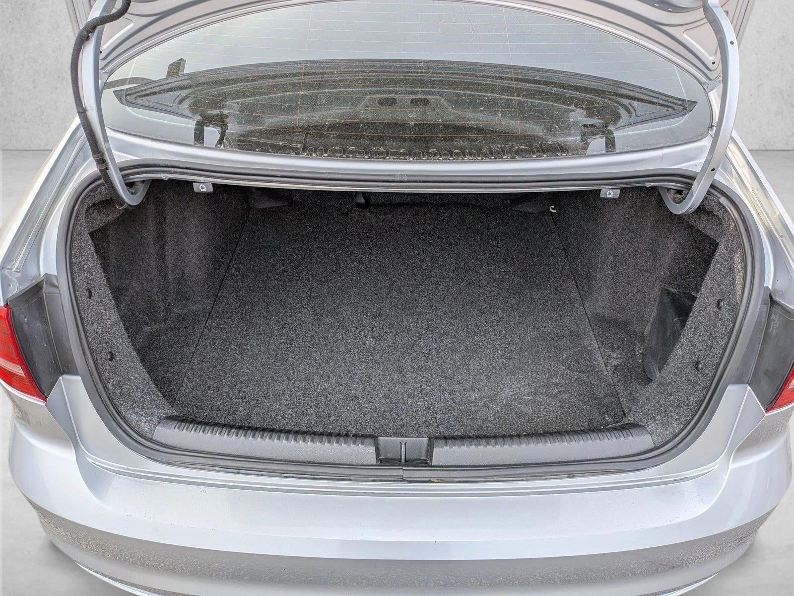 2015 Volkswagen Jetta 4dr DSG 2.0L TDI S Sedan