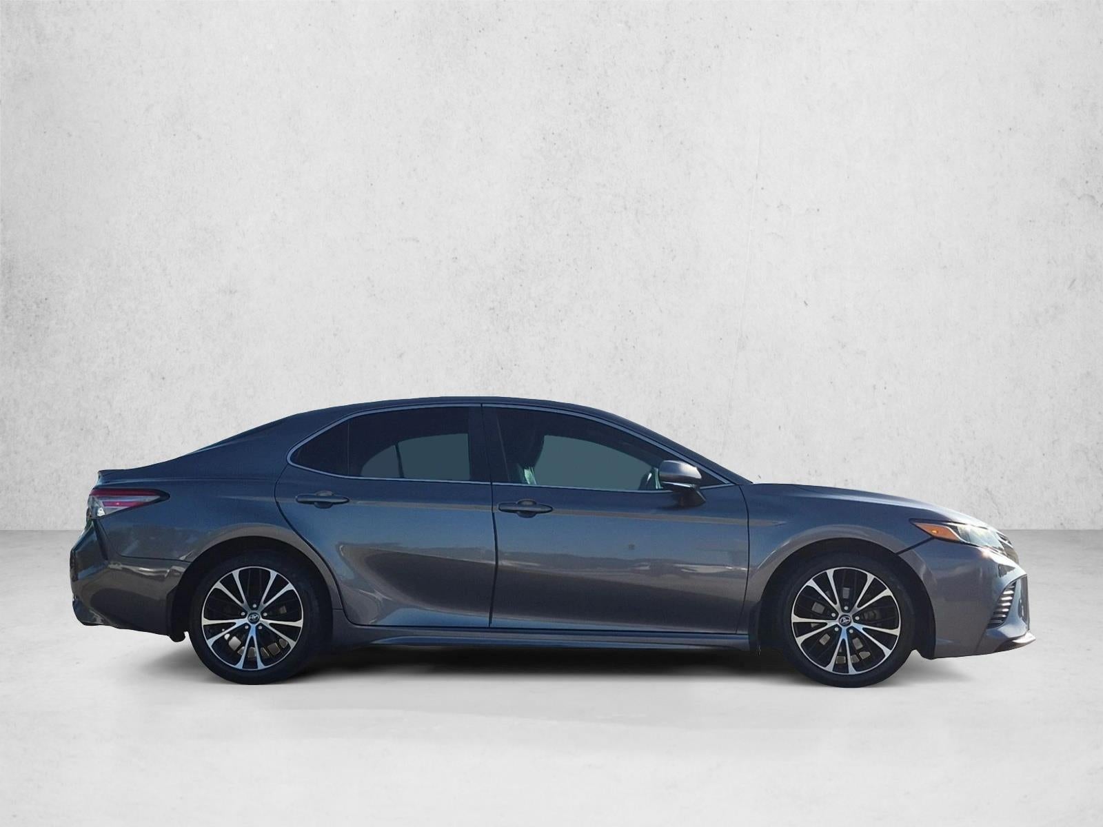 2018 Toyota Camry SE Auto (SE)