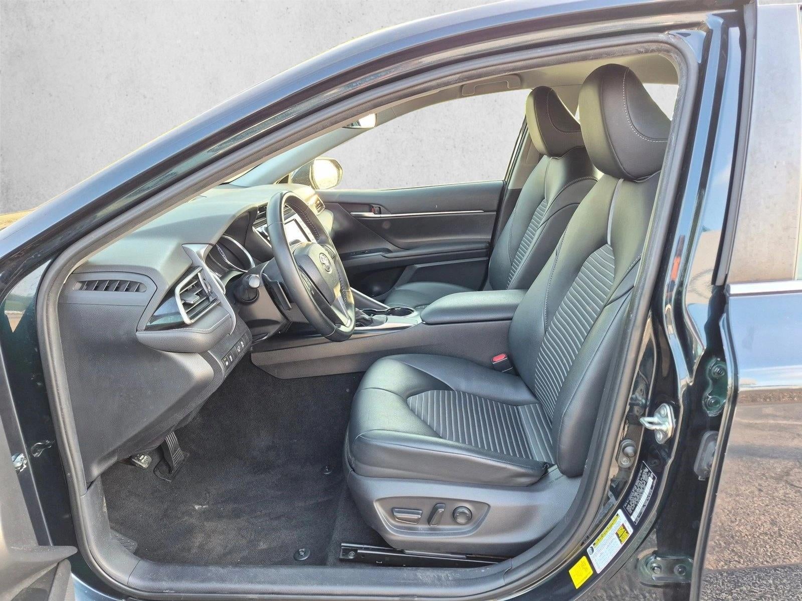 2020 Toyota Camry SE Auto (SE)