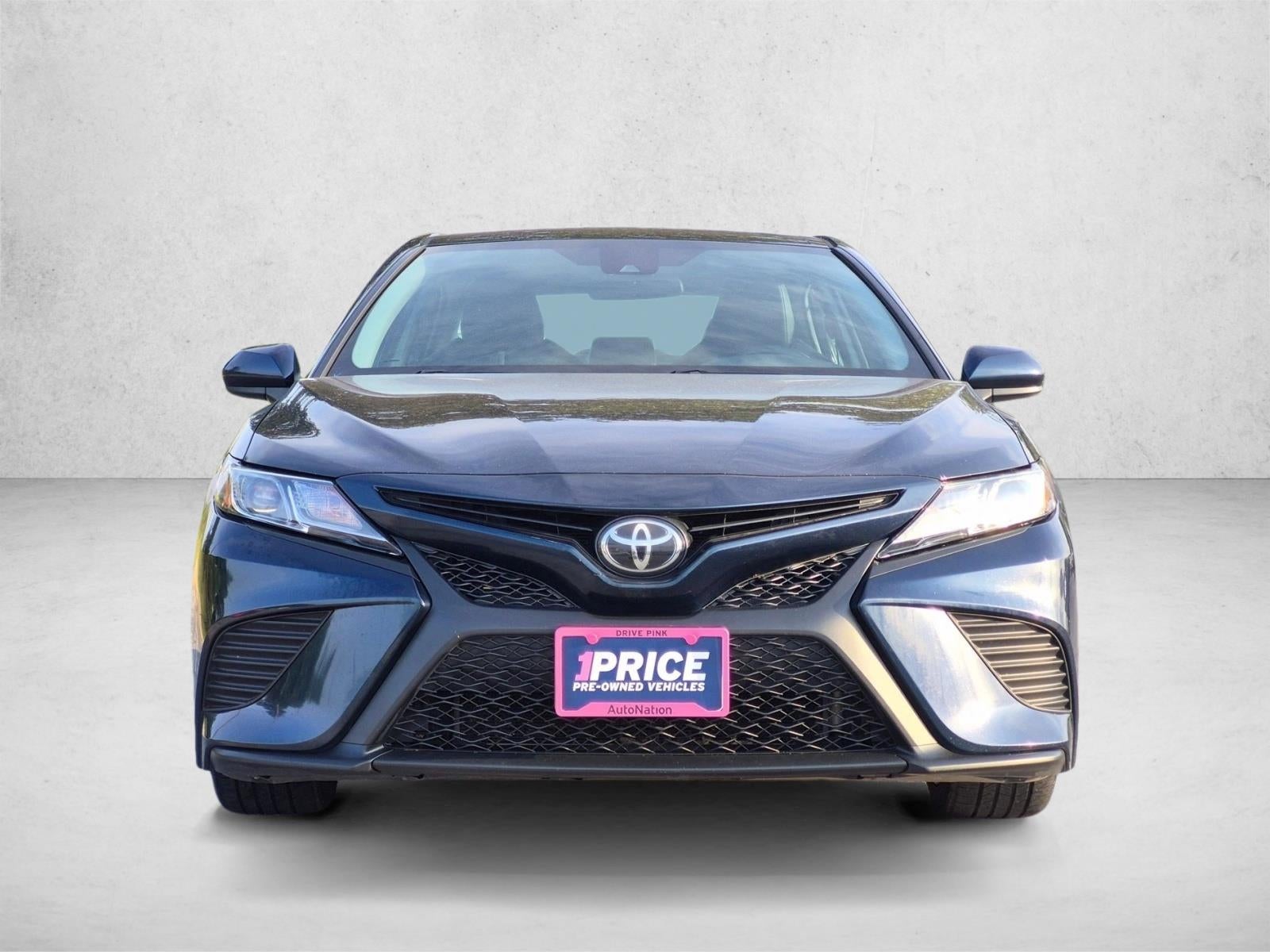 2020 Toyota Camry SE Auto (SE)