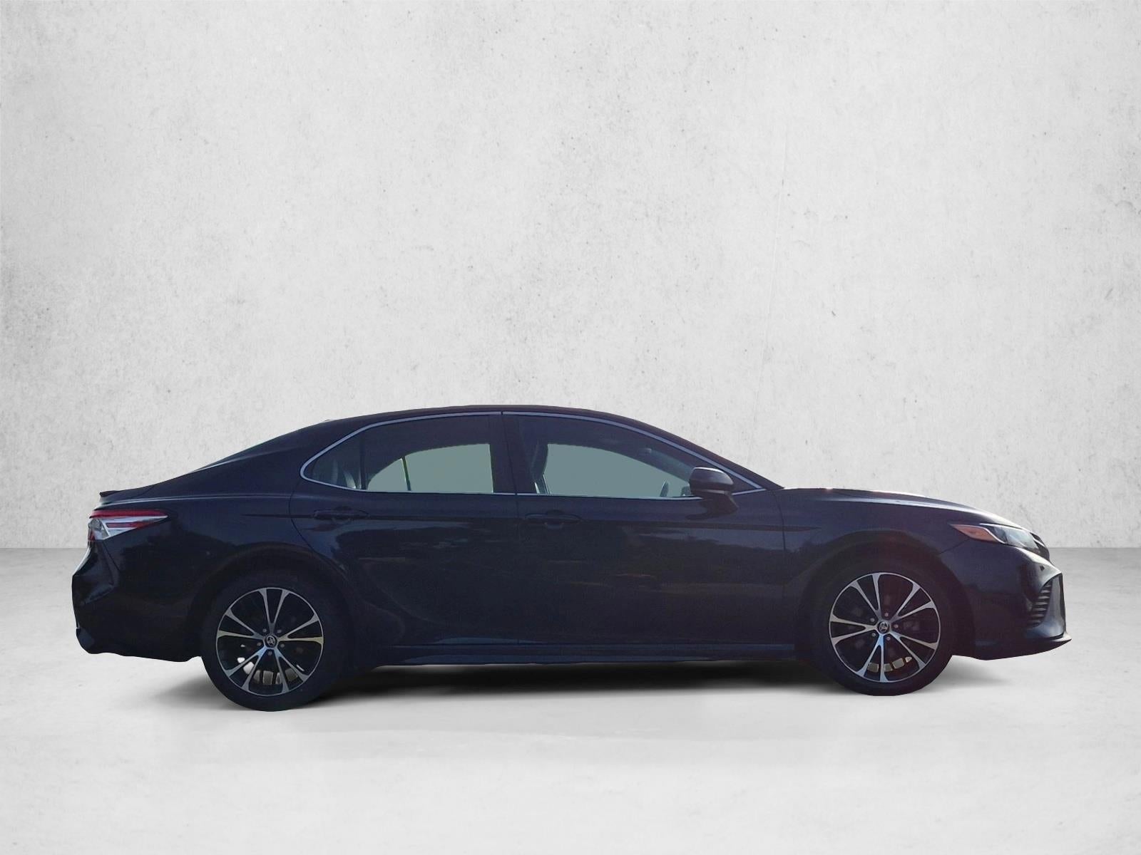 2020 Toyota Camry SE Auto (SE)