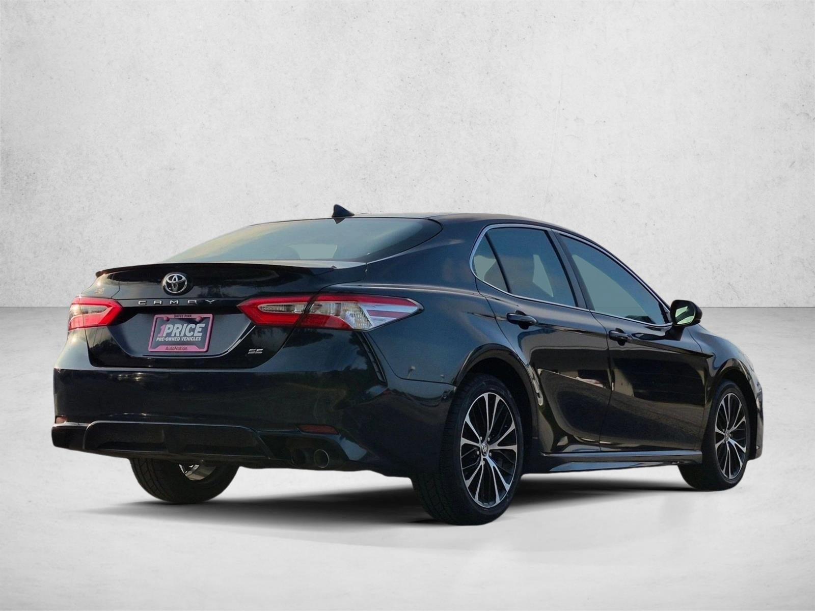2020 Toyota Camry SE Auto (SE)