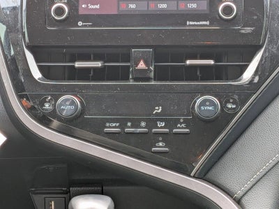 2022 Toyota Camry SE Auto (SE)