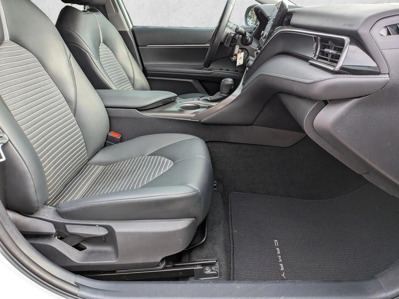 2022 Toyota Camry SE Auto (SE)