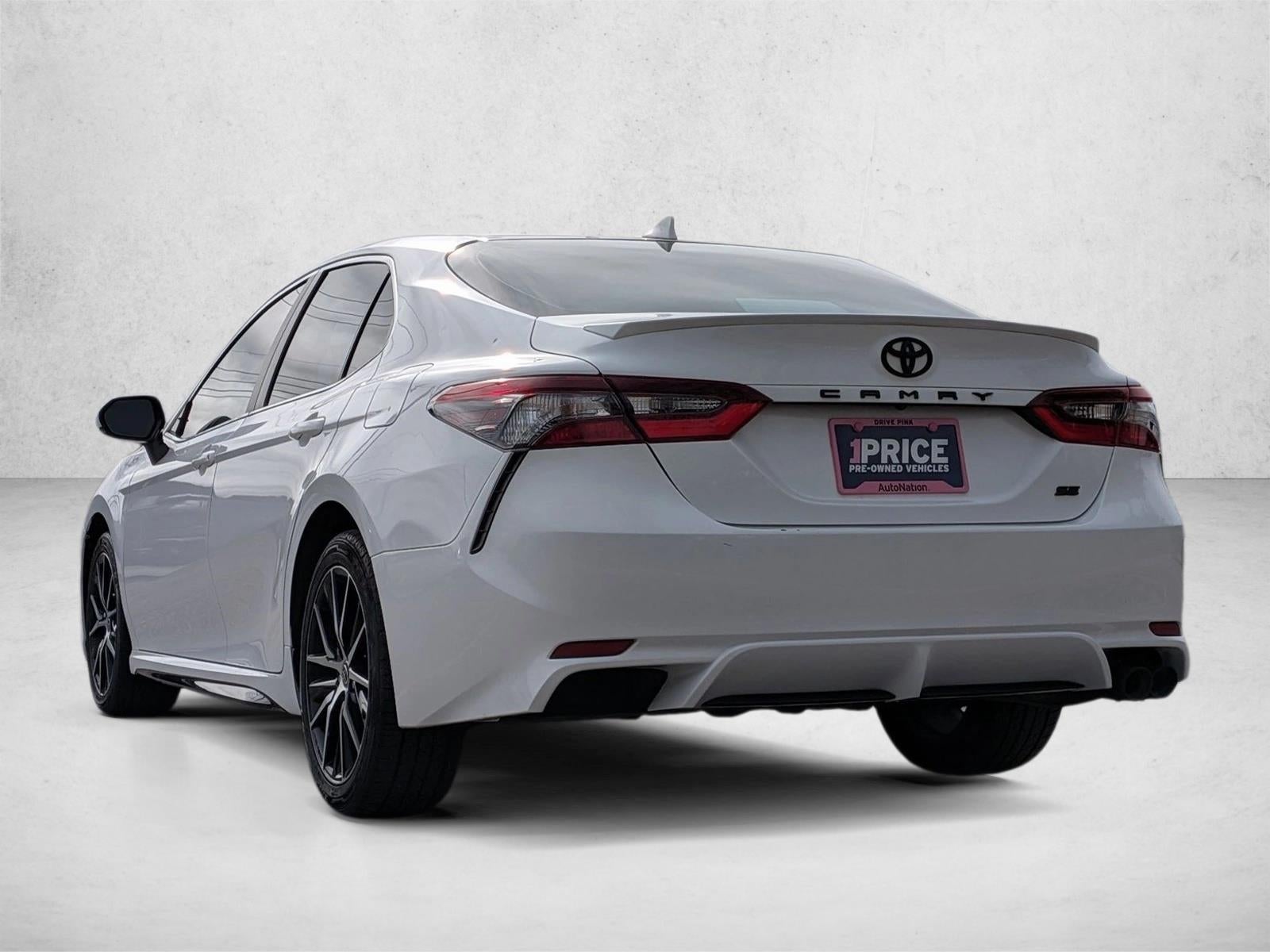 2022 Toyota Camry SE Auto (SE)