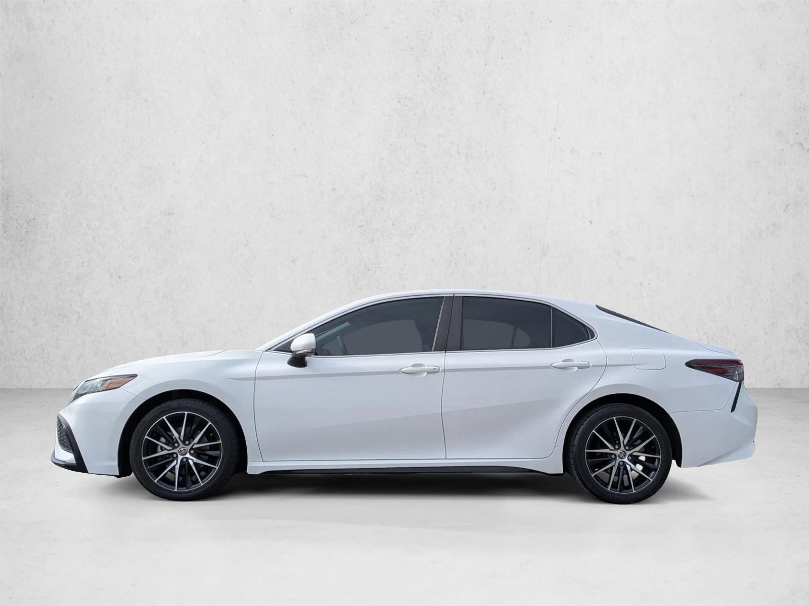 2022 Toyota Camry SE Auto (SE)