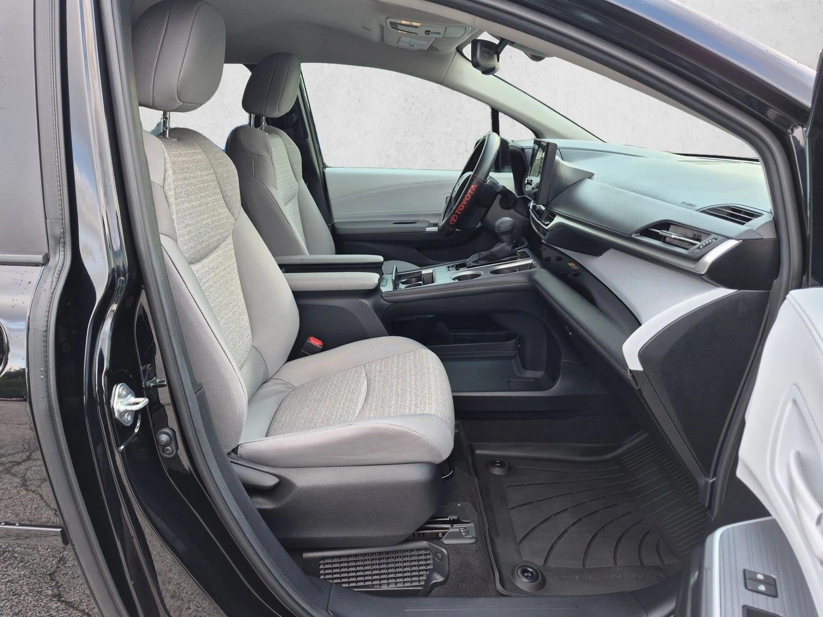 2026 Toyota Sienna LE FWD 8-Passenger (Natl)
