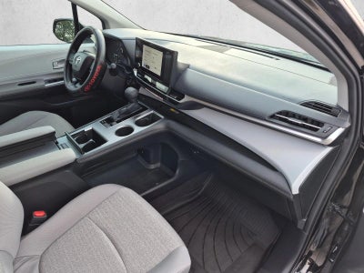 2026 Toyota Sienna LE FWD 8-Passenger (Natl)