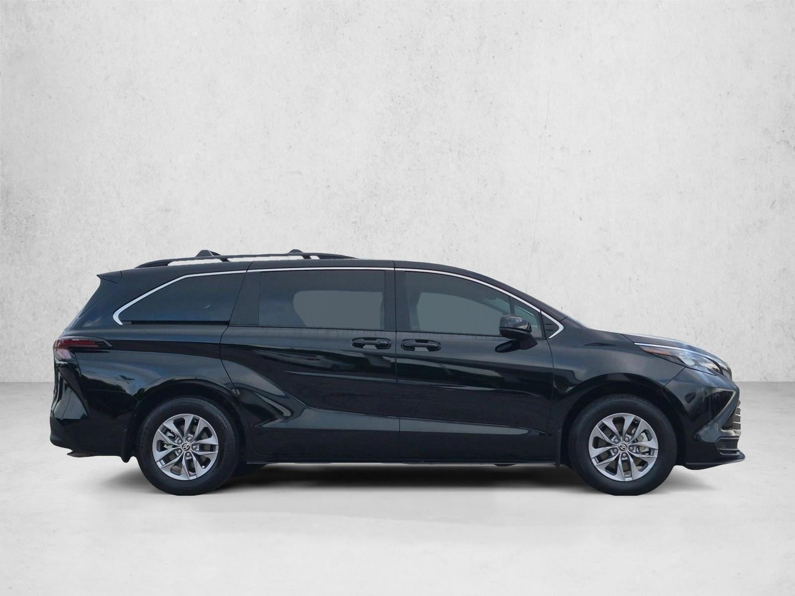 2026 Toyota Sienna LE FWD 8-Passenger (Natl)