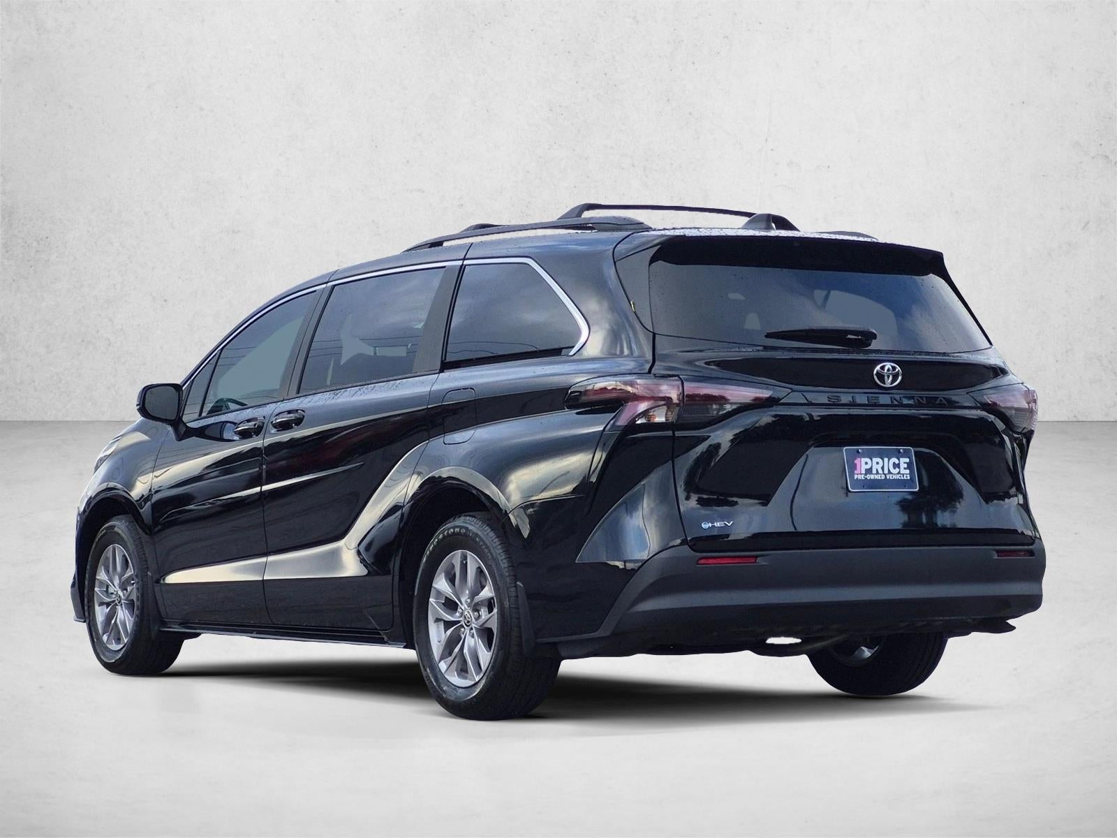 2026 Toyota Sienna LE FWD 8-Passenger (Natl)