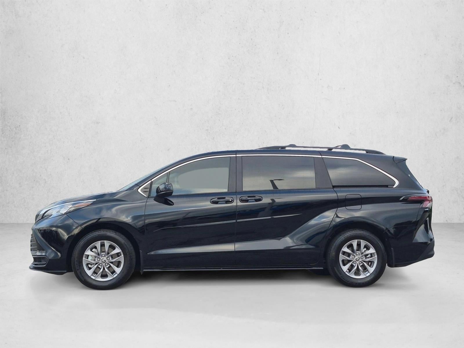 2026 Toyota Sienna LE FWD 8-Passenger (Natl)