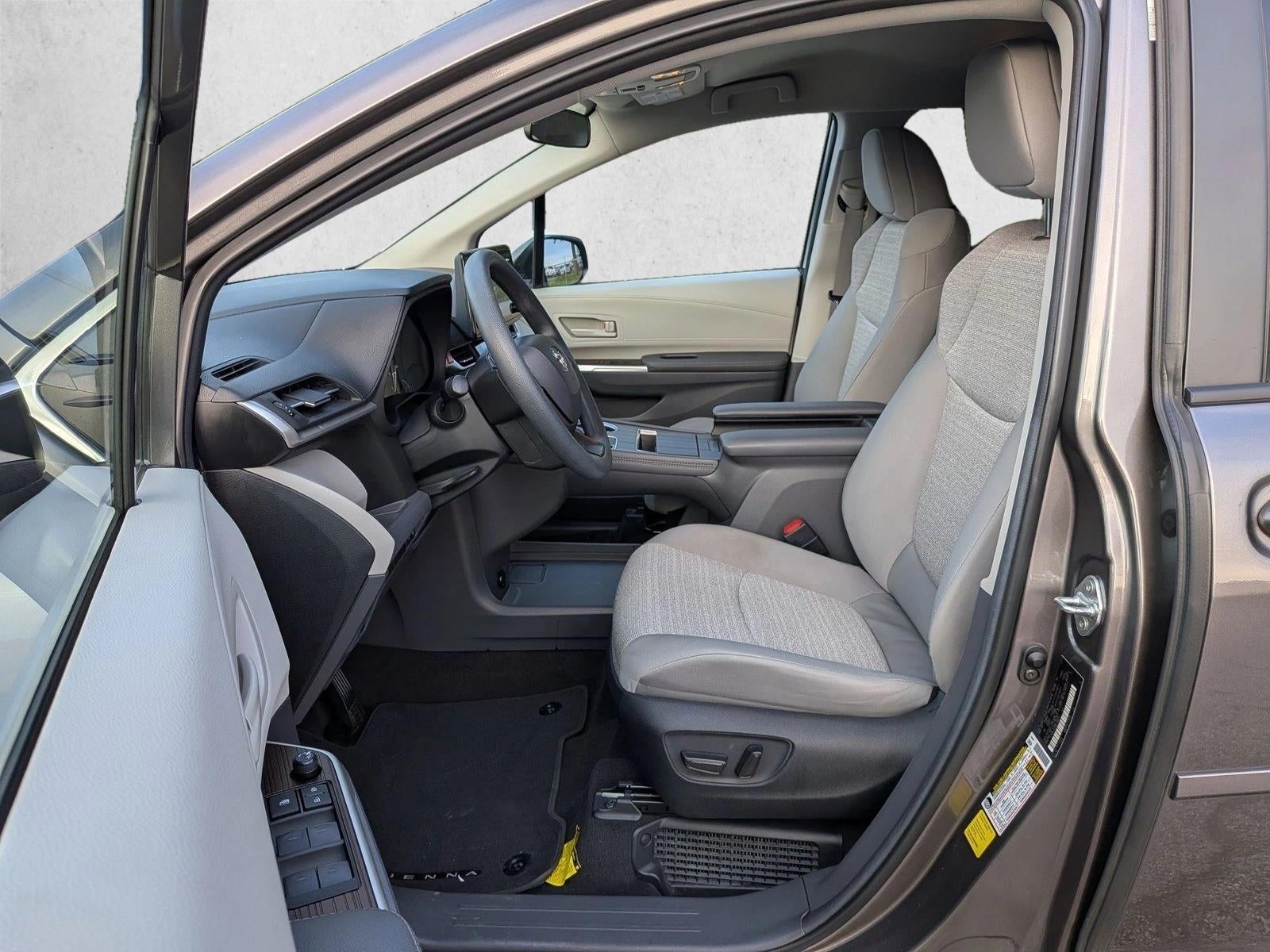 2024 Toyota Sienna LE FWD 8-Passenger (Natl)