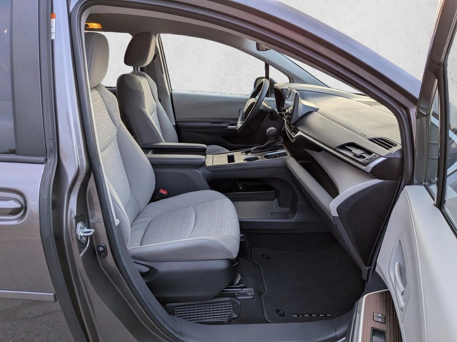 2024 Toyota Sienna LE FWD 8-Passenger (Natl)