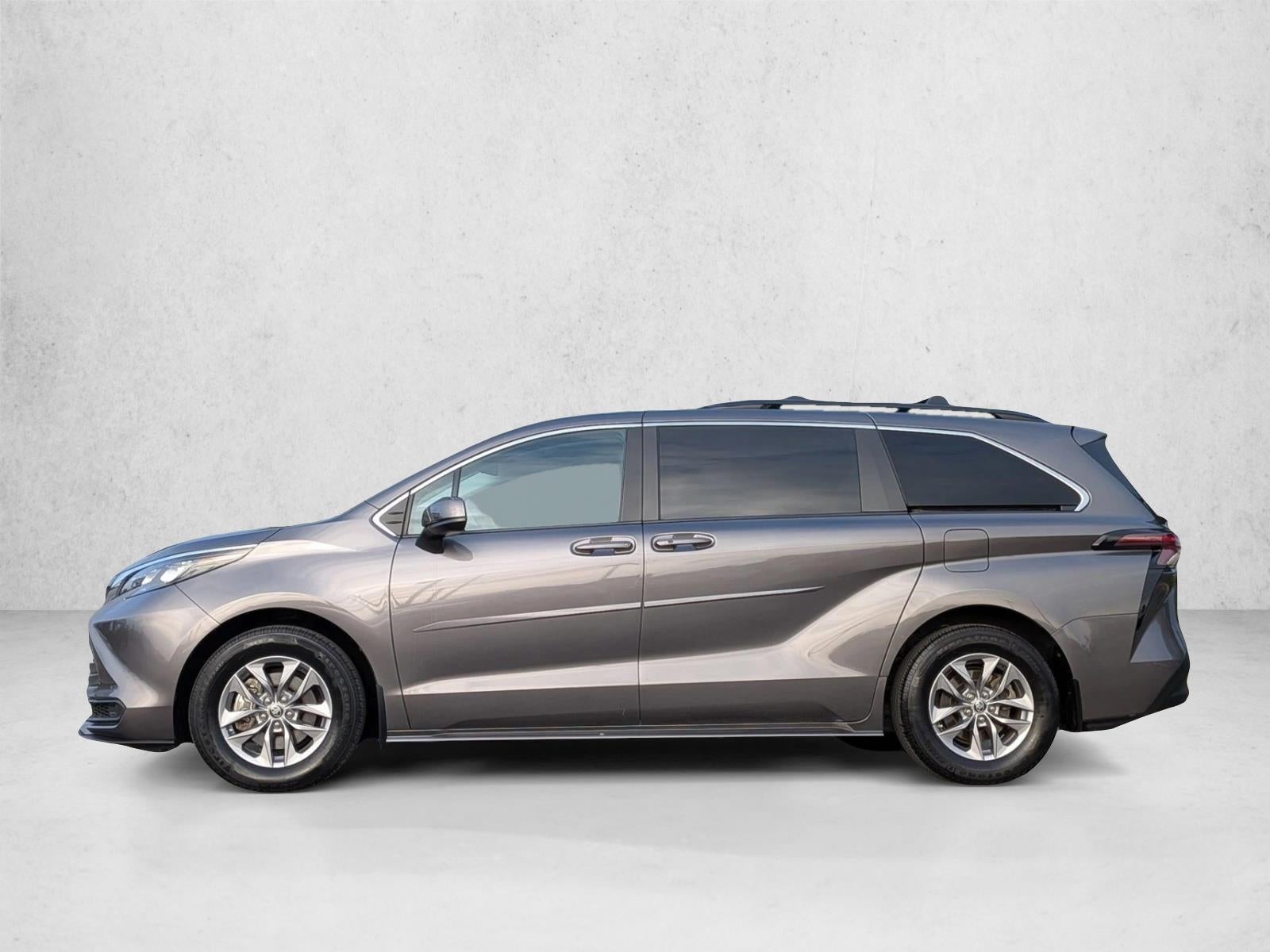 2024 Toyota Sienna LE FWD 8-Passenger (Natl)