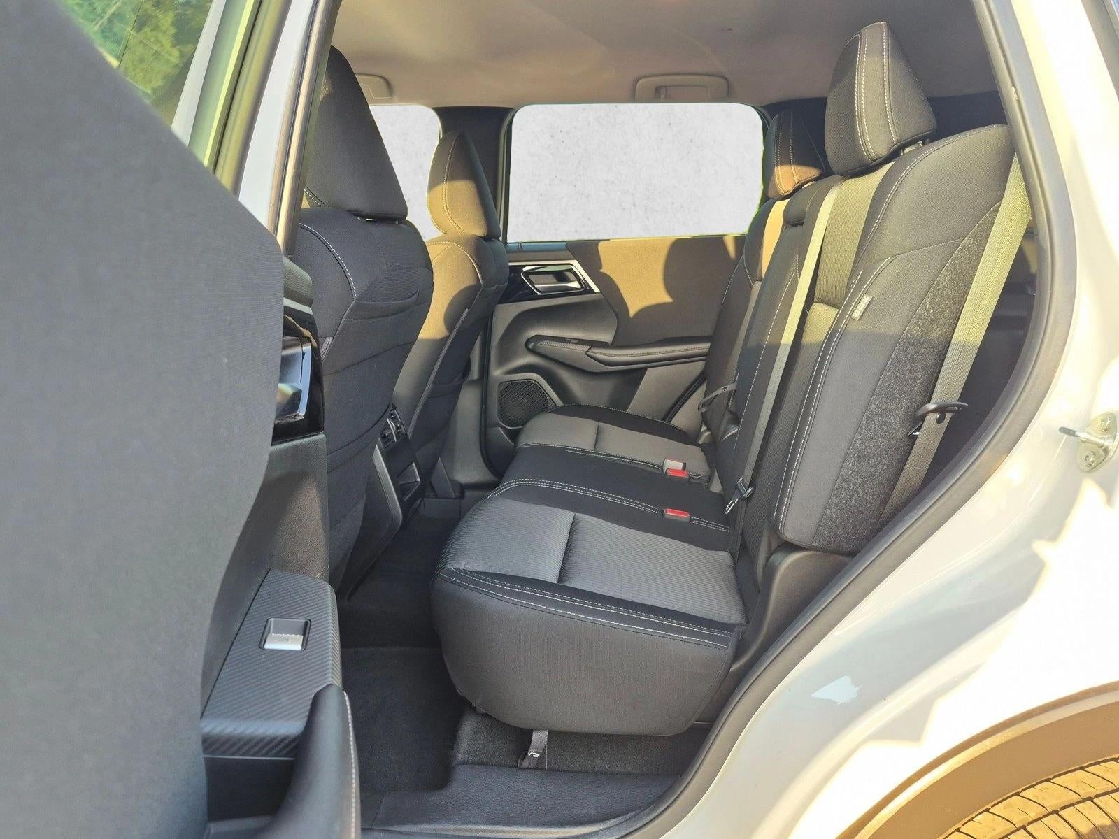 2022 Mitsubishi Outlander ES FWD