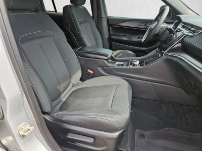 2024 Jeep Grand Cherokee Laredo 4x2