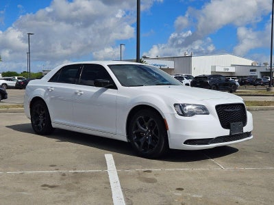 2023 Chrysler 300 Touring