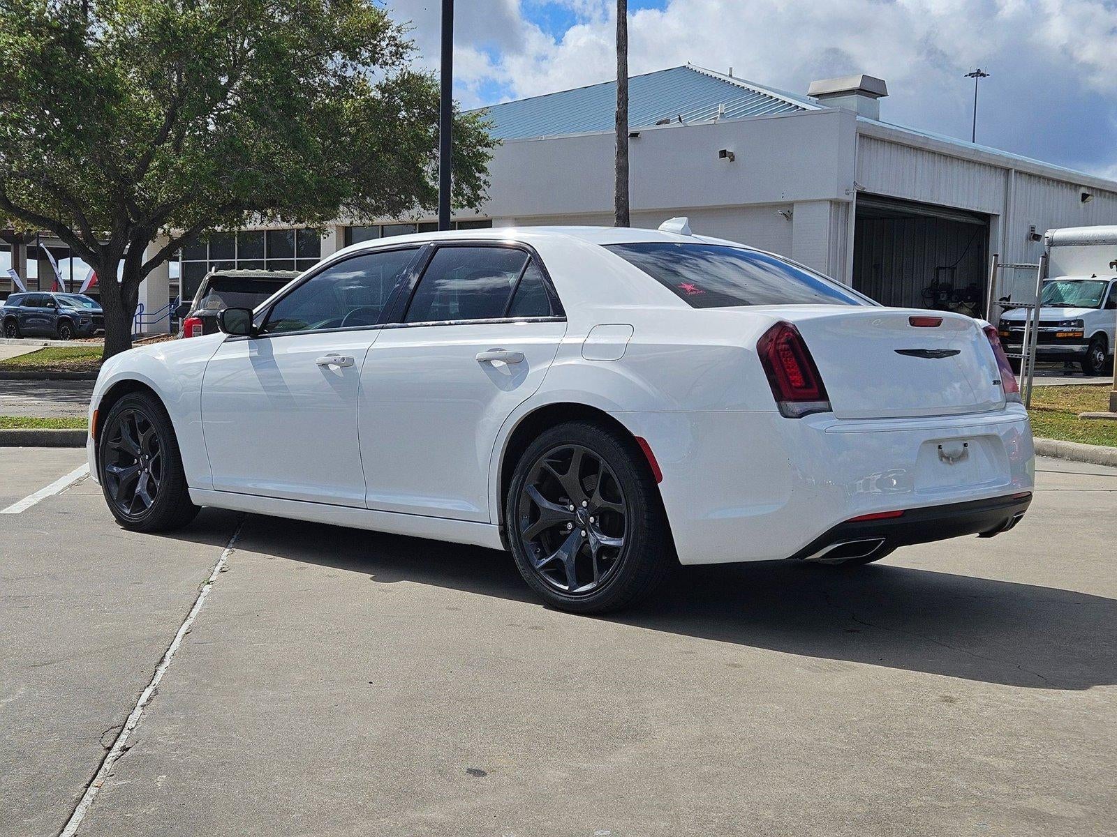 2023 Chrysler 300 Touring