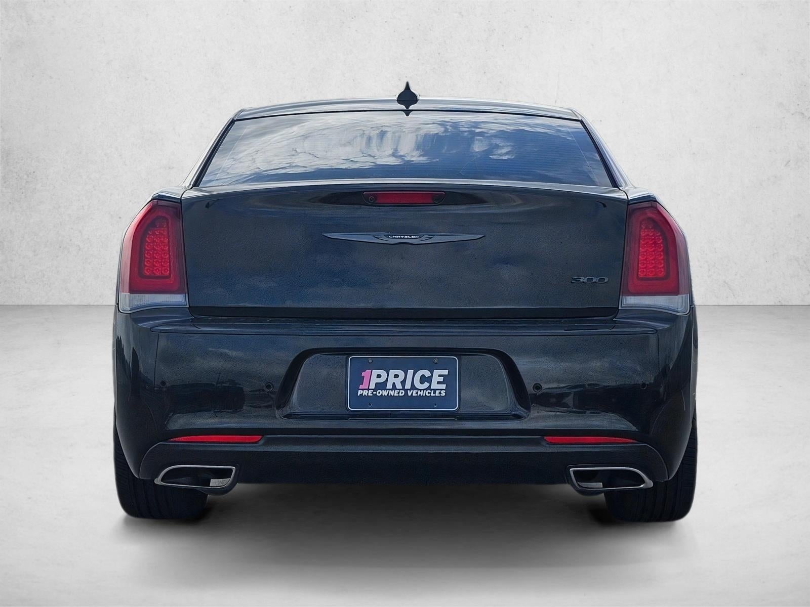 2022 Chrysler 300 Touring L