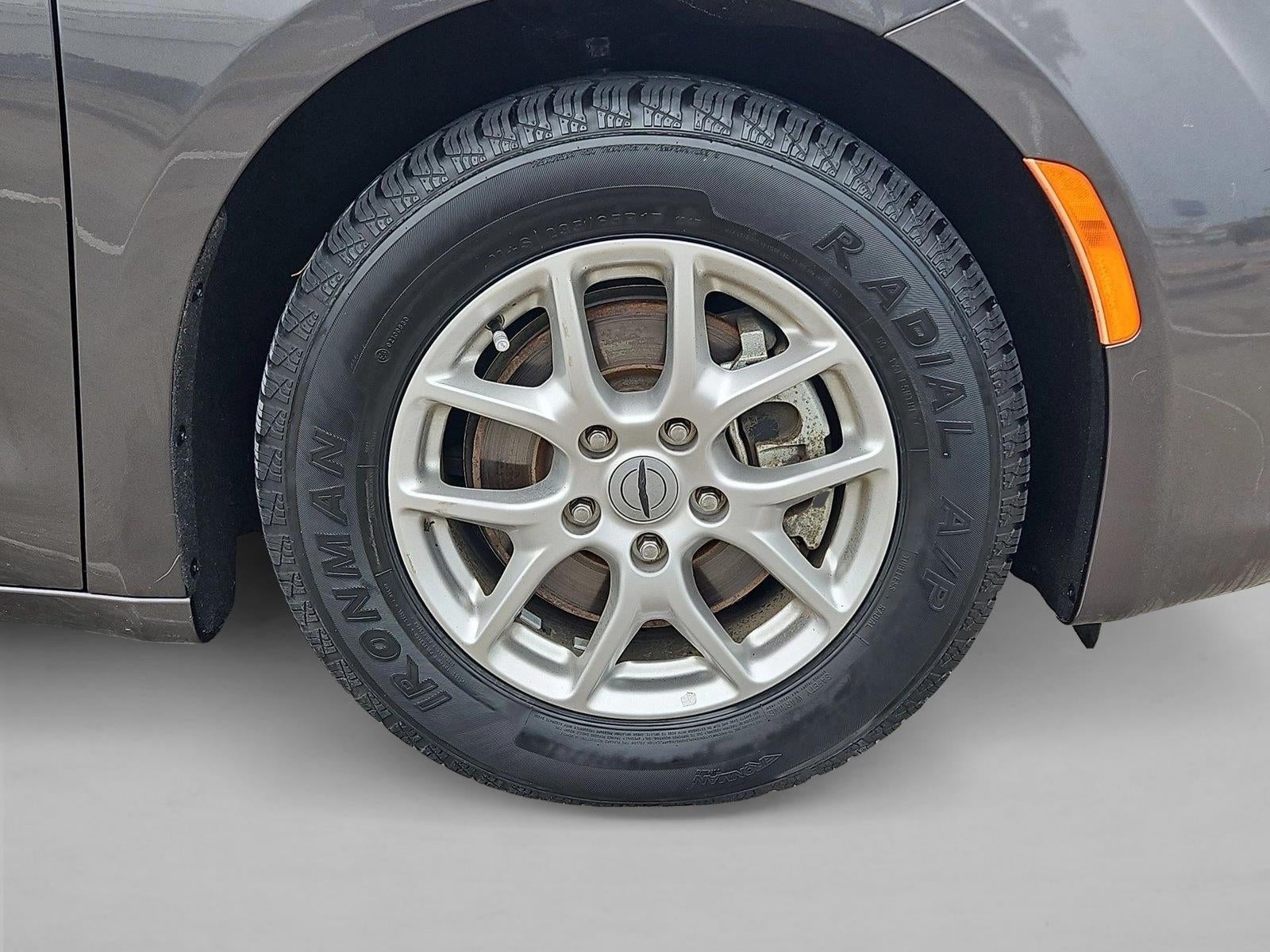 2023 Chrysler Voyager LX