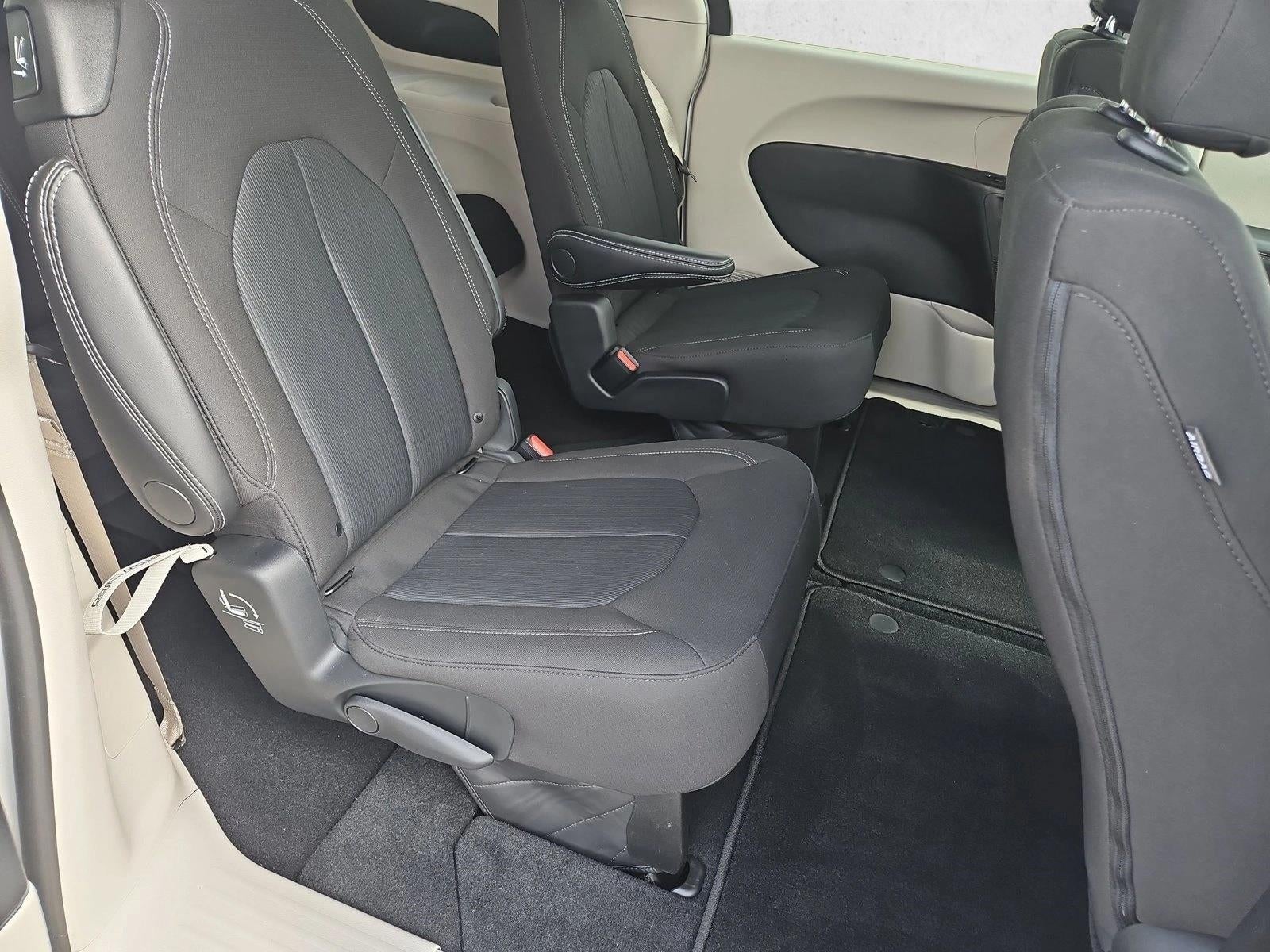 2024 Chrysler Voyager LX