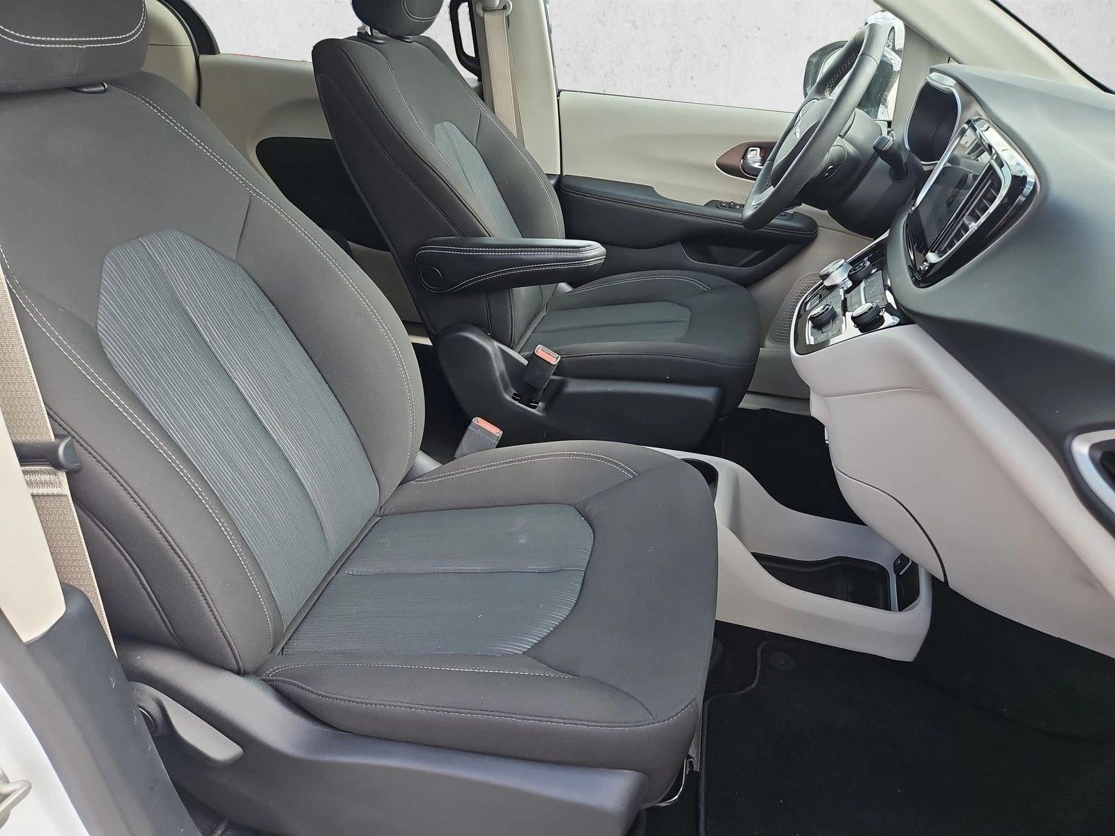 2024 Chrysler Voyager LX