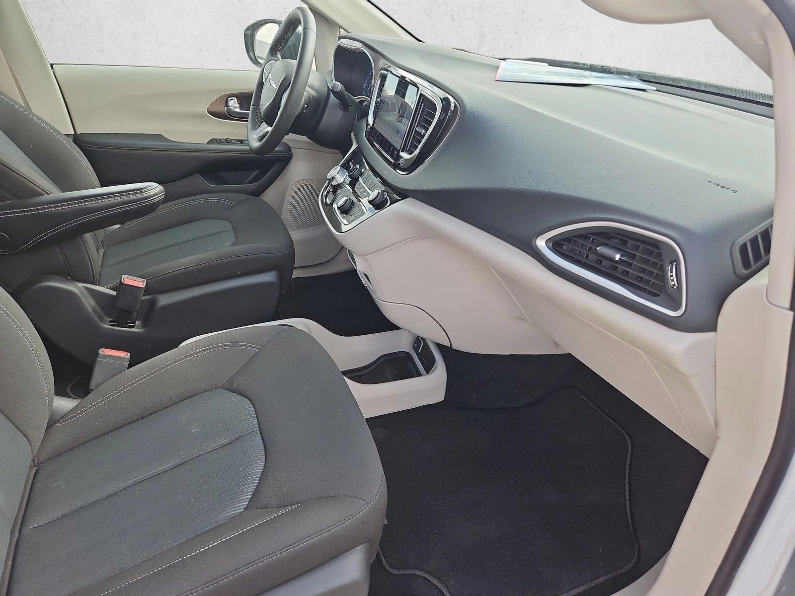 2024 Chrysler Voyager LX