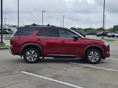 2022 Nissan Pathfinder SL