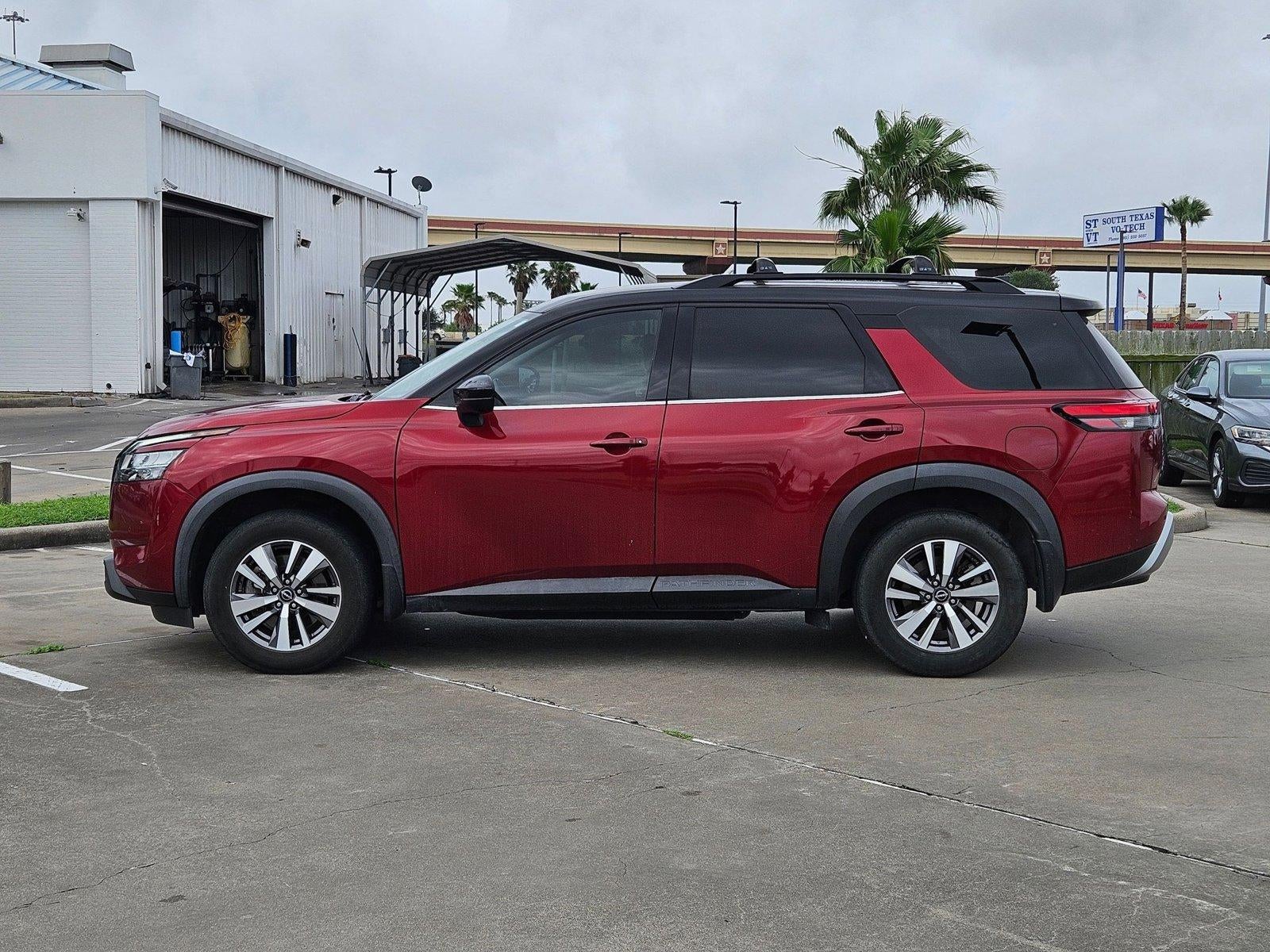 2022 Nissan Pathfinder SL