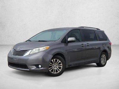 2017 Toyota Sienna XLE Auto Access Seat