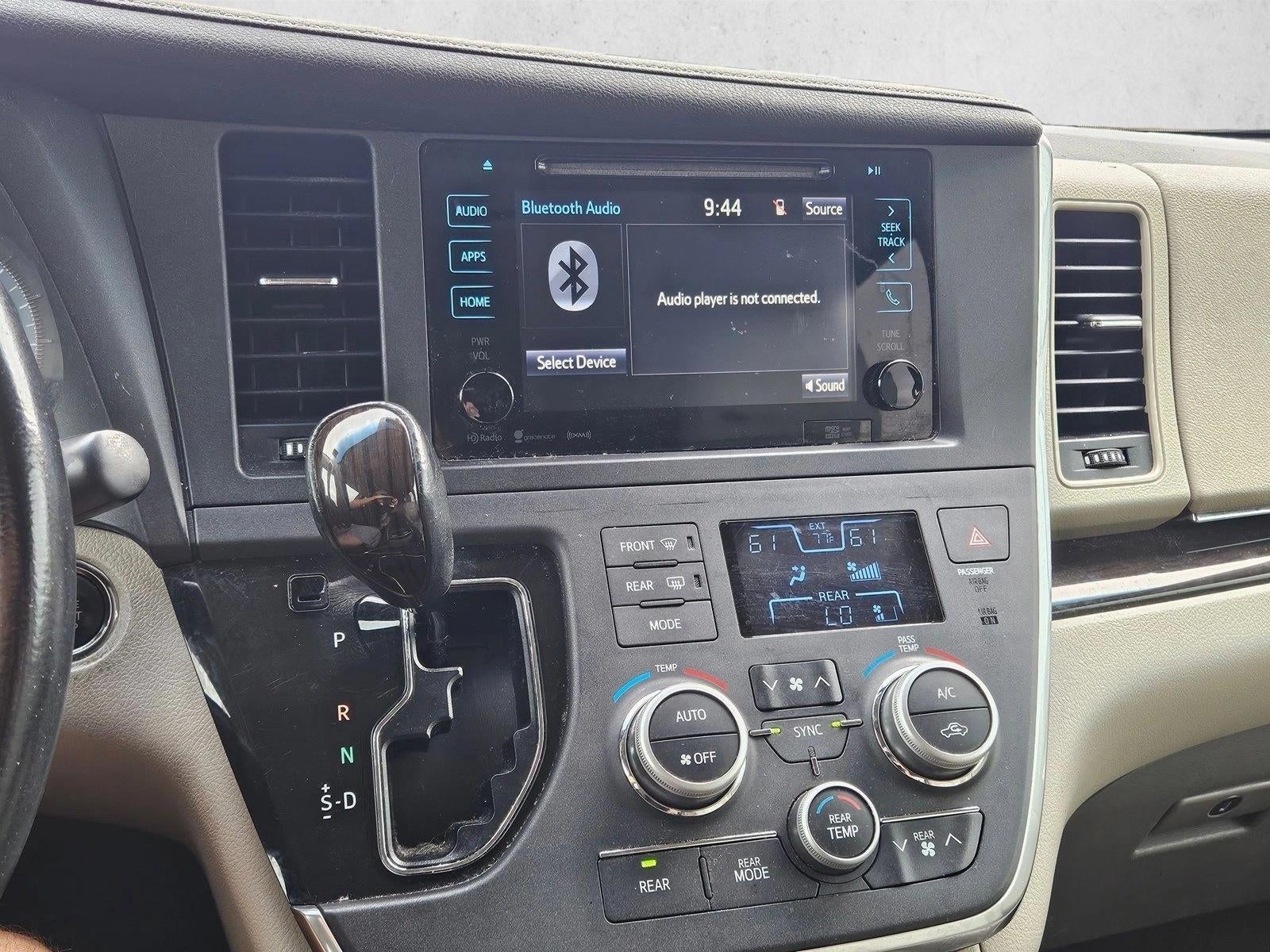 2017 Toyota Sienna XLE Auto Access Seat