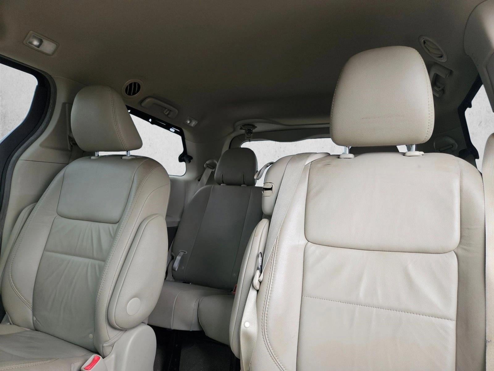 2017 Toyota Sienna XLE Auto Access Seat