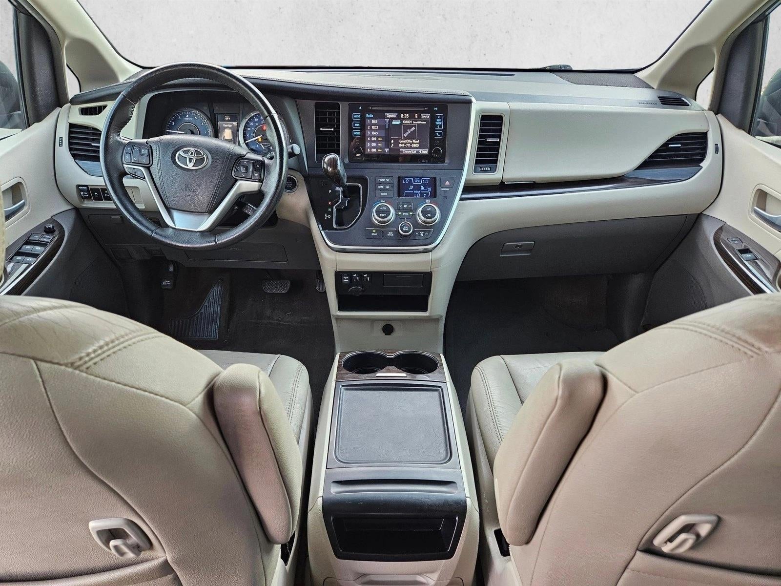 2017 Toyota Sienna XLE Auto Access Seat