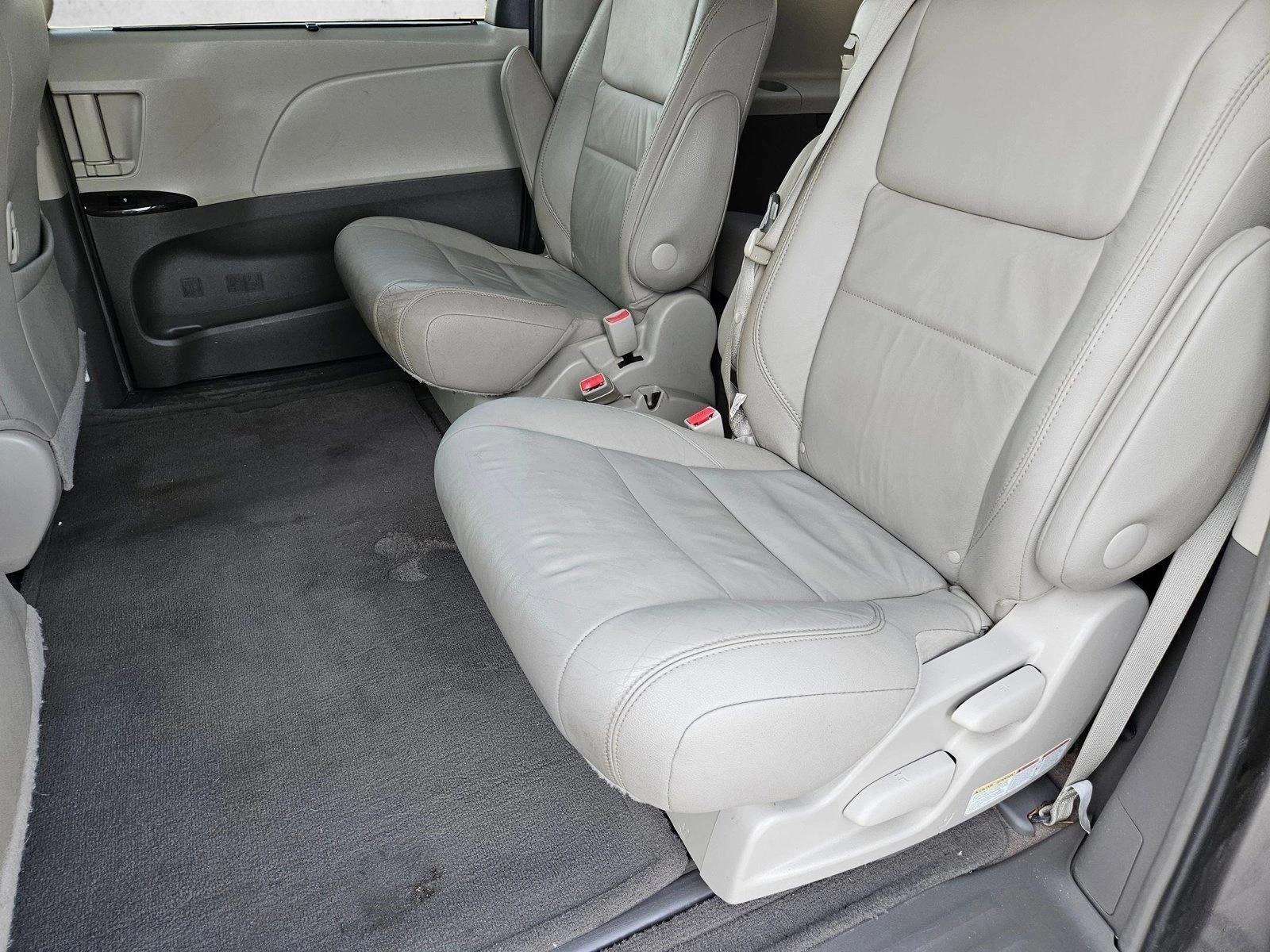 2017 Toyota Sienna XLE Auto Access Seat