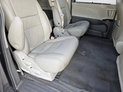 2017 Toyota Sienna XLE Auto Access Seat