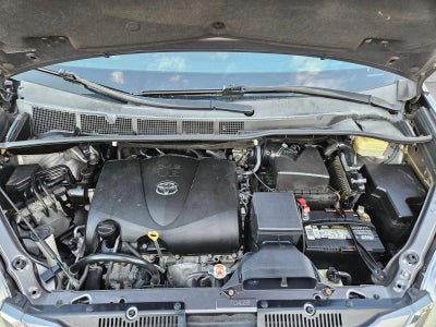 2017 Toyota Sienna XLE Auto Access Seat
