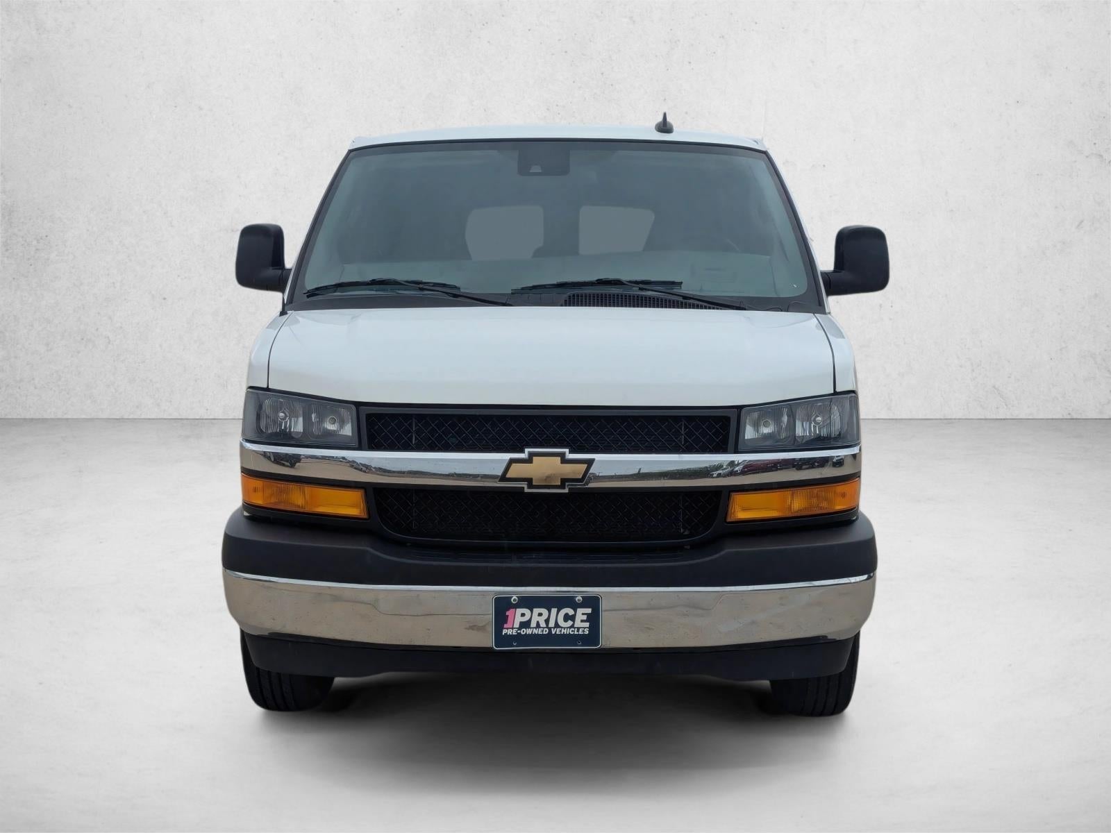 2025 Chevrolet Express Passenger 1LT