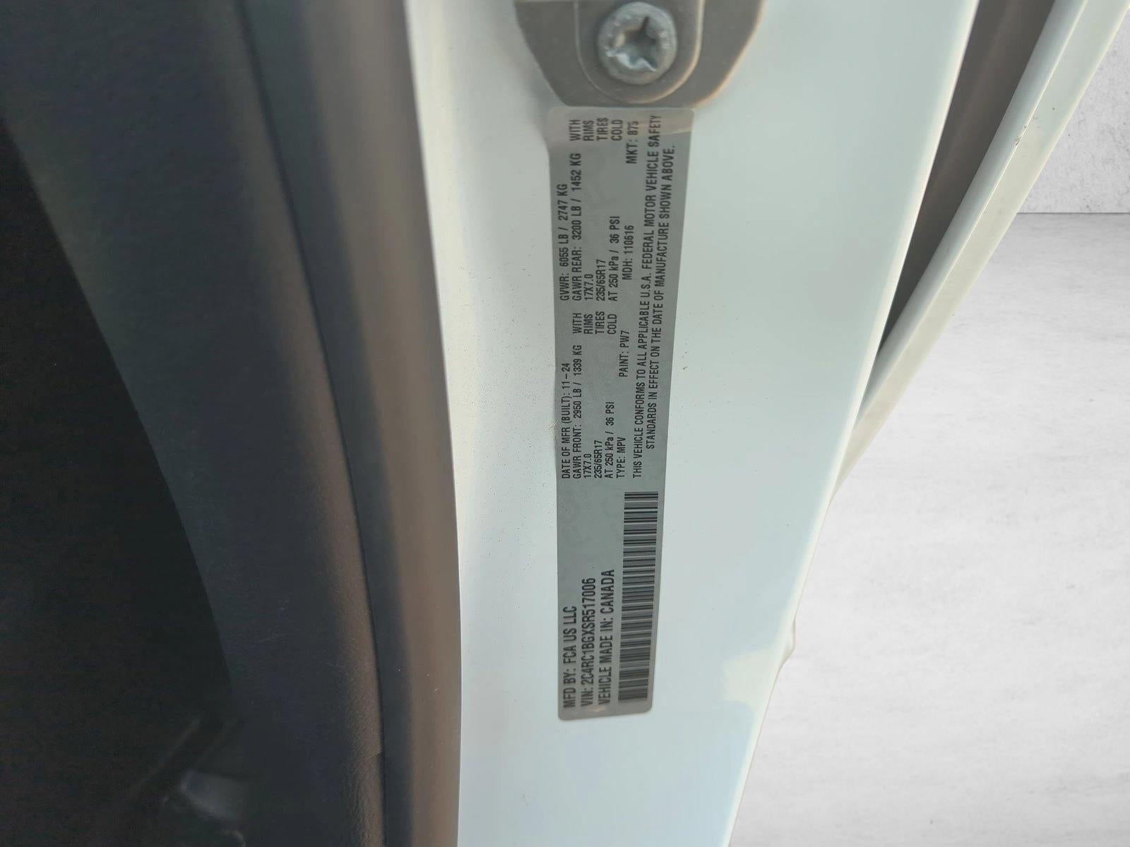 2025 Chrysler Pacifica Select