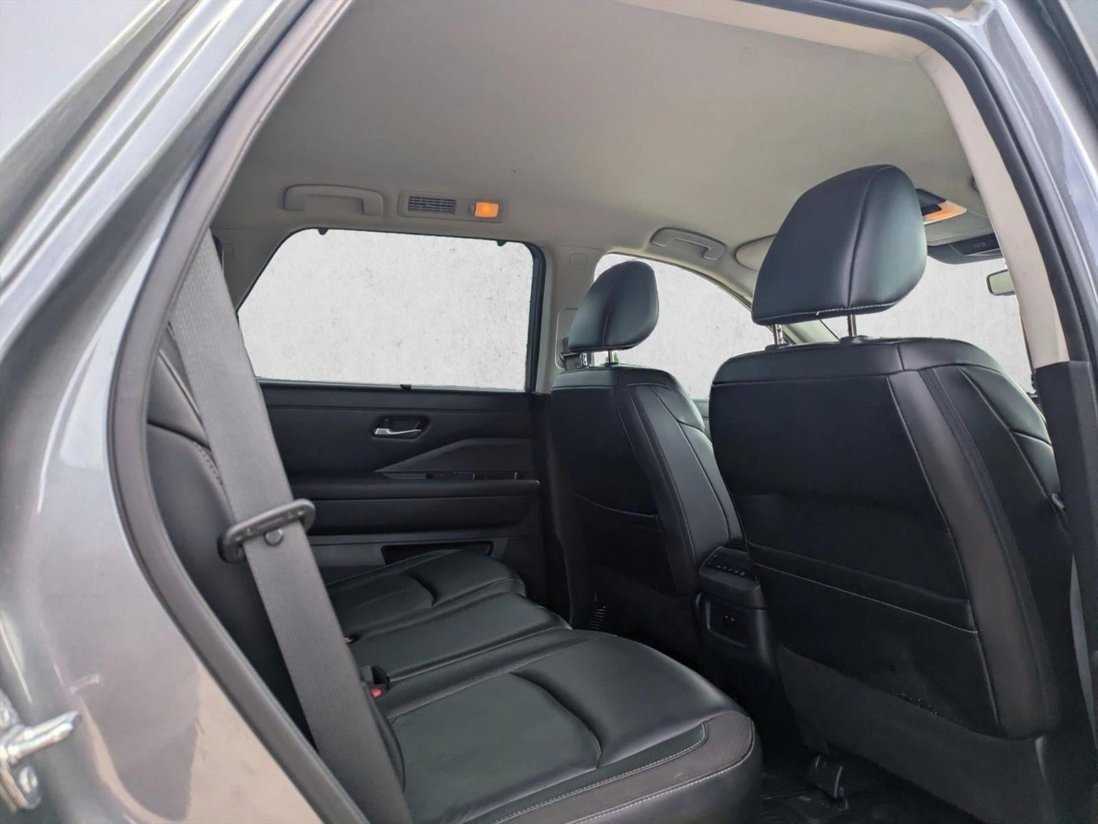 2023 Nissan Pathfinder SL FWD
