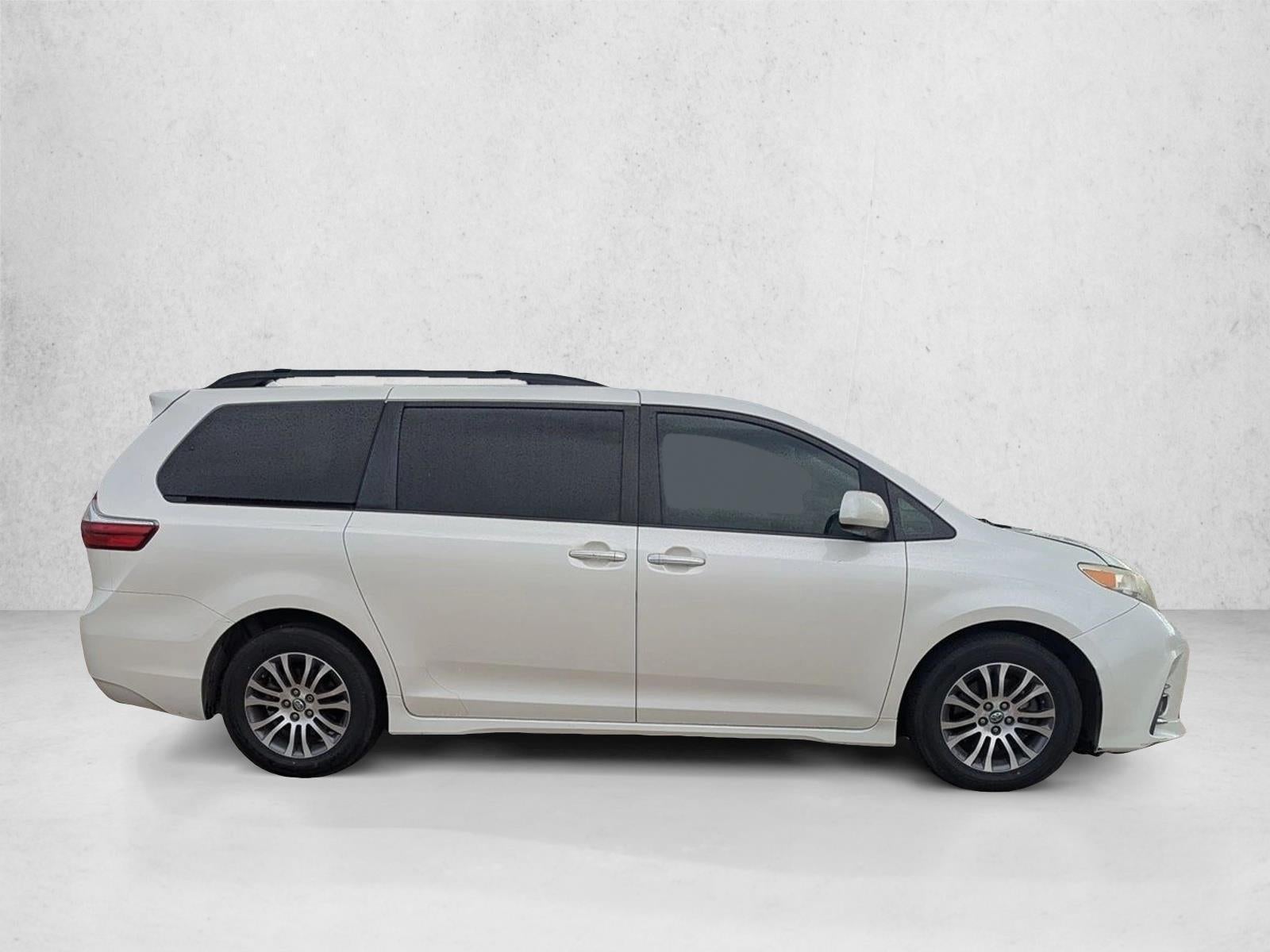 2019 Toyota Sienna XLE 8 Passenger