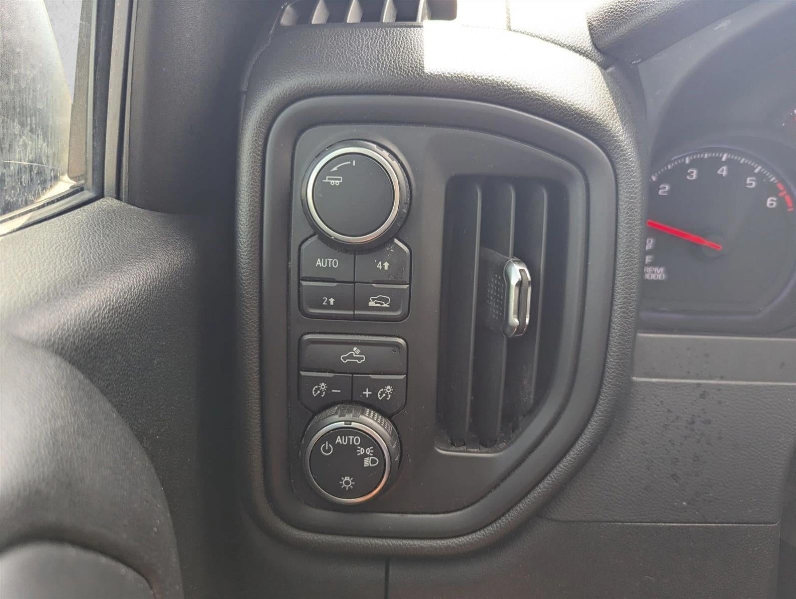 2021 Chevrolet Silverado 1500 Crew Cab Short Box 4-Wheel Drive Custom