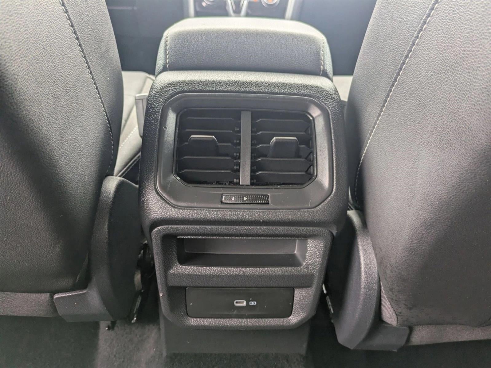 2024 Volkswagen Taos SE FWD