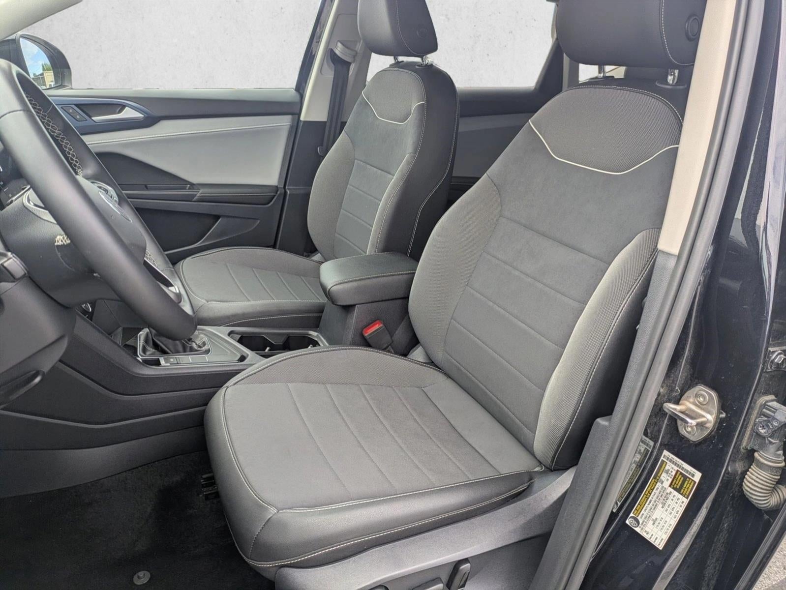 2024 Volkswagen Taos SE FWD