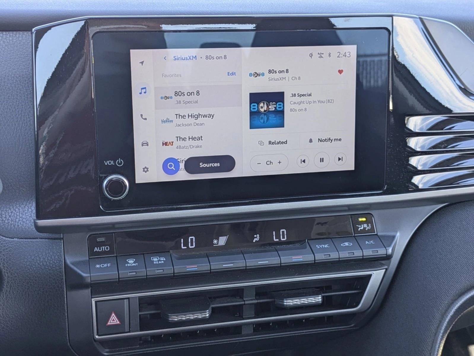 2025 Toyota Camry LE (SE)