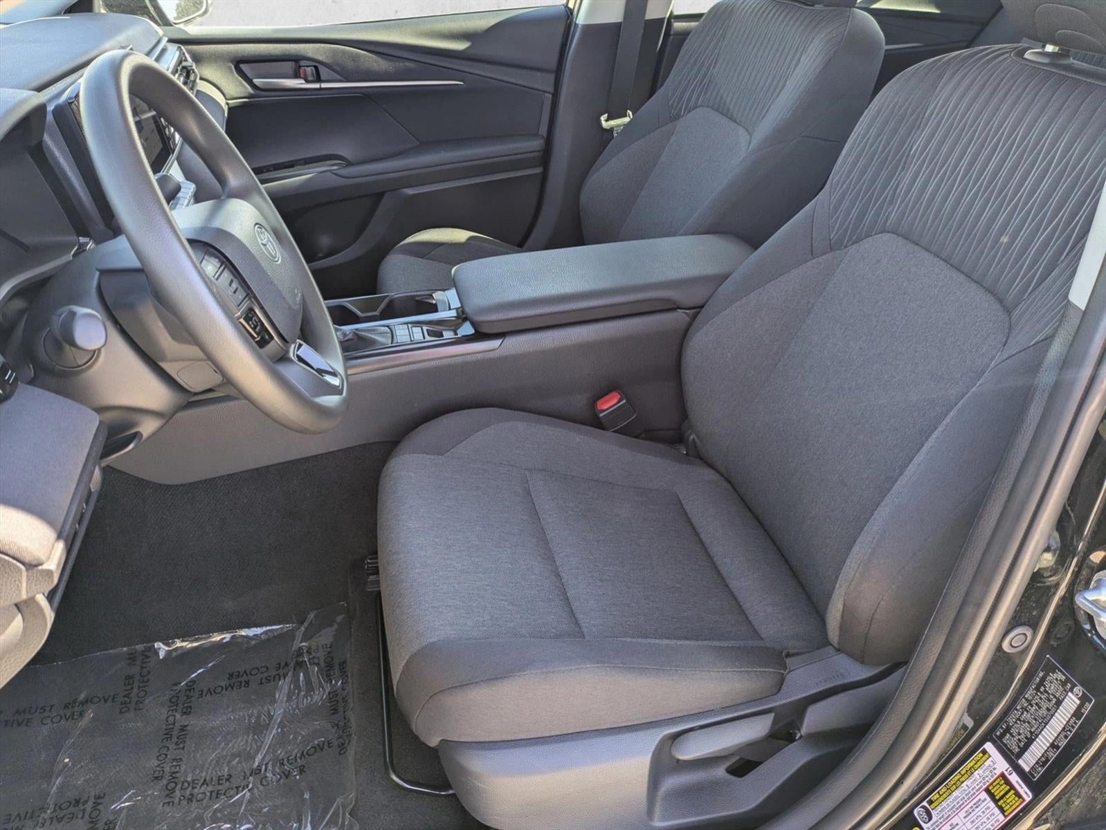 2025 Toyota Camry LE (SE)