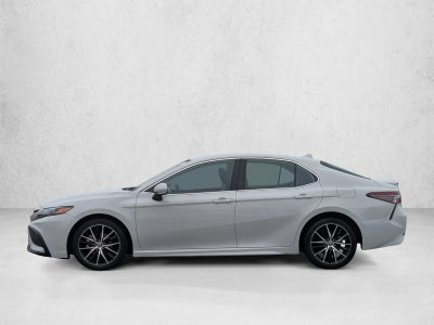 2024 Toyota Camry SE Auto (SE)